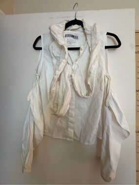 Viva Aviva NY White Cold-Shoulder Button-Down Shirt Scarf Detail IYKYK SALE